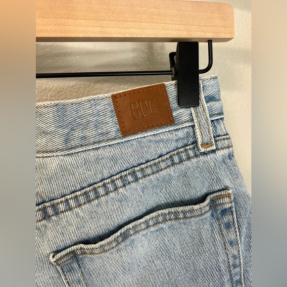 BDG Girlfriend High-Rise Denim Shorts Size 27 - Picture 4 of 6